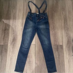Dittos skinny jeans with suspenders.